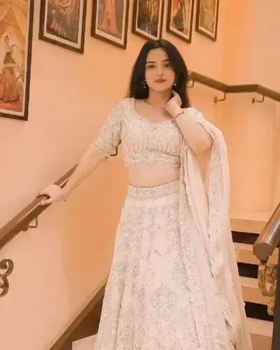 Escort Chhuikhadan